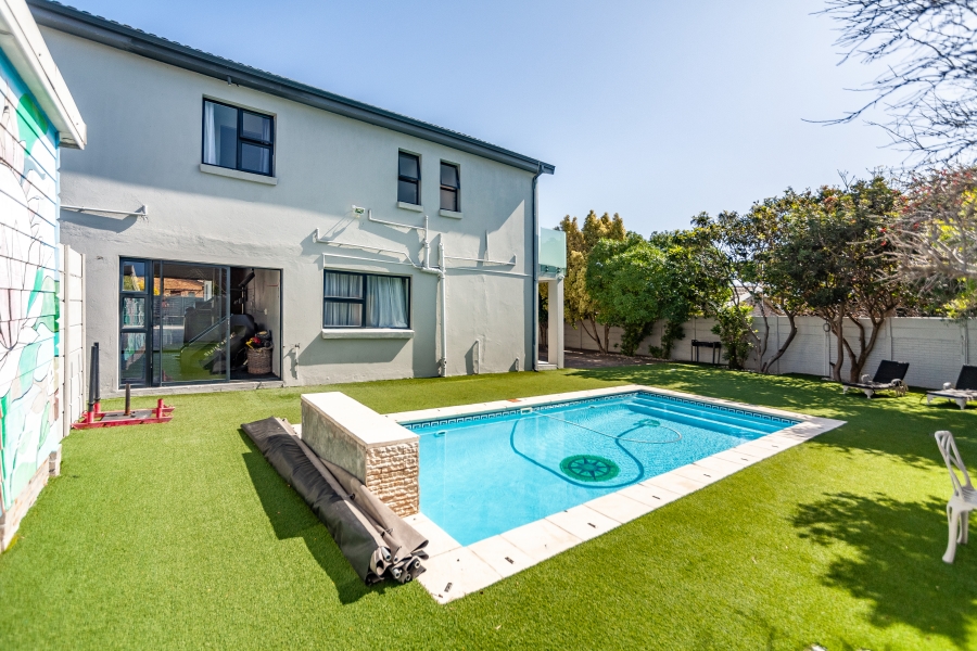 8 Bedroom Property for Sale in Milnerton Ridge Western Cape